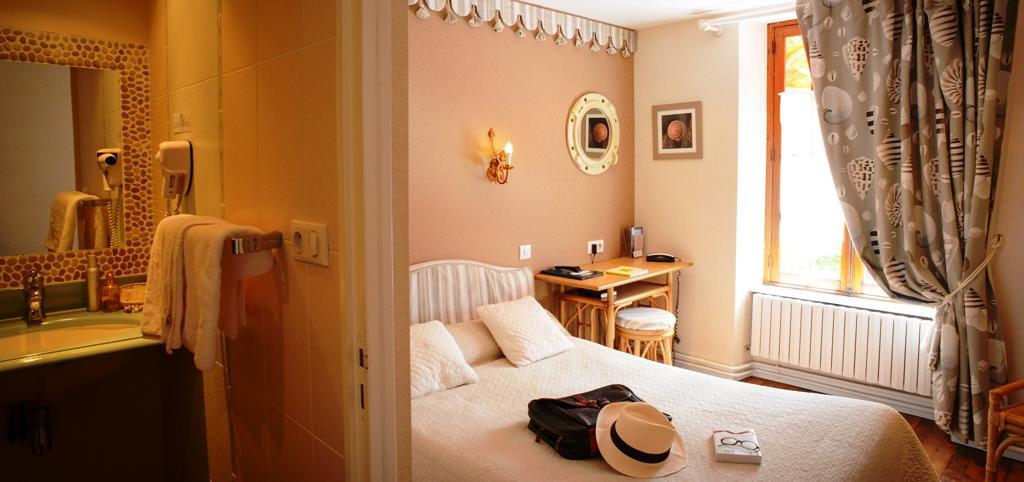 Logis Hotel Les Fuchsias Saint-Vaast-la-Hougue Ngoại thất bức ảnh