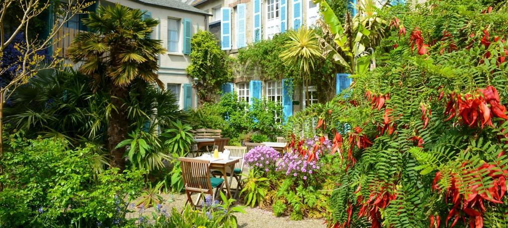 Logis Hotel Les Fuchsias Saint-Vaast-la-Hougue Ngoại thất bức ảnh