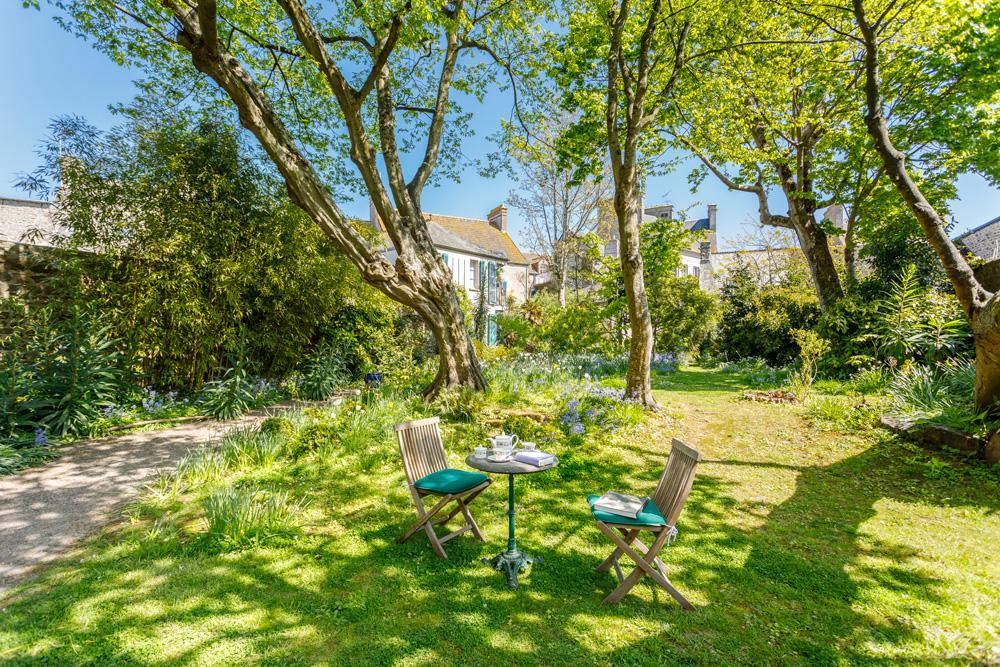 Logis Hotel Les Fuchsias Saint-Vaast-la-Hougue Ngoại thất bức ảnh
